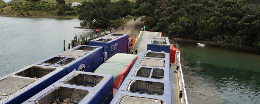 SeaLink ferry Seabridge transporting livestock from Great Mercury Island