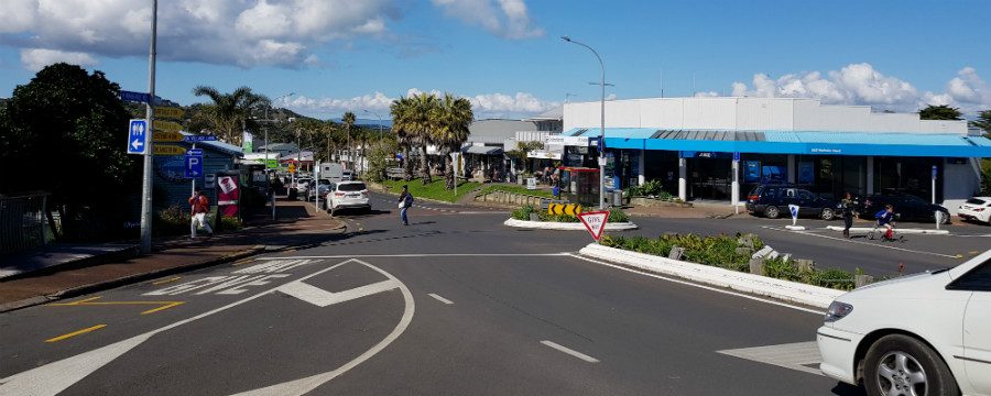 Oneroa village near the roundabout